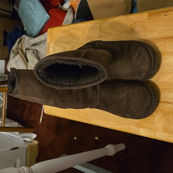 Ugg Women's brown leather and wool boots. - Picture 1 of 3